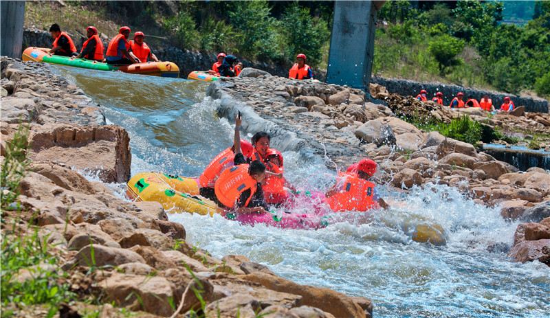 齊魯嵩山峽谷漂流 一路暢享原生態(tài)